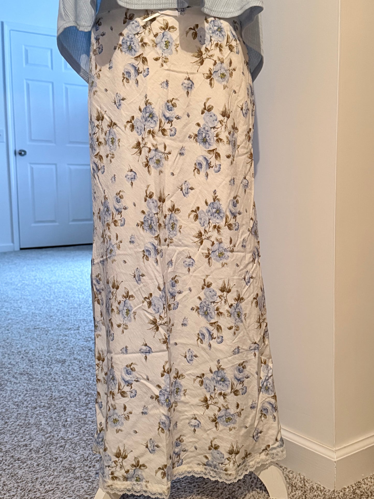 Vintage-Inspired Blue Floral Skirt